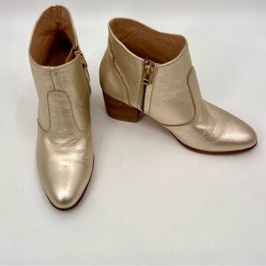 Esquivel Jane boots in gold 7